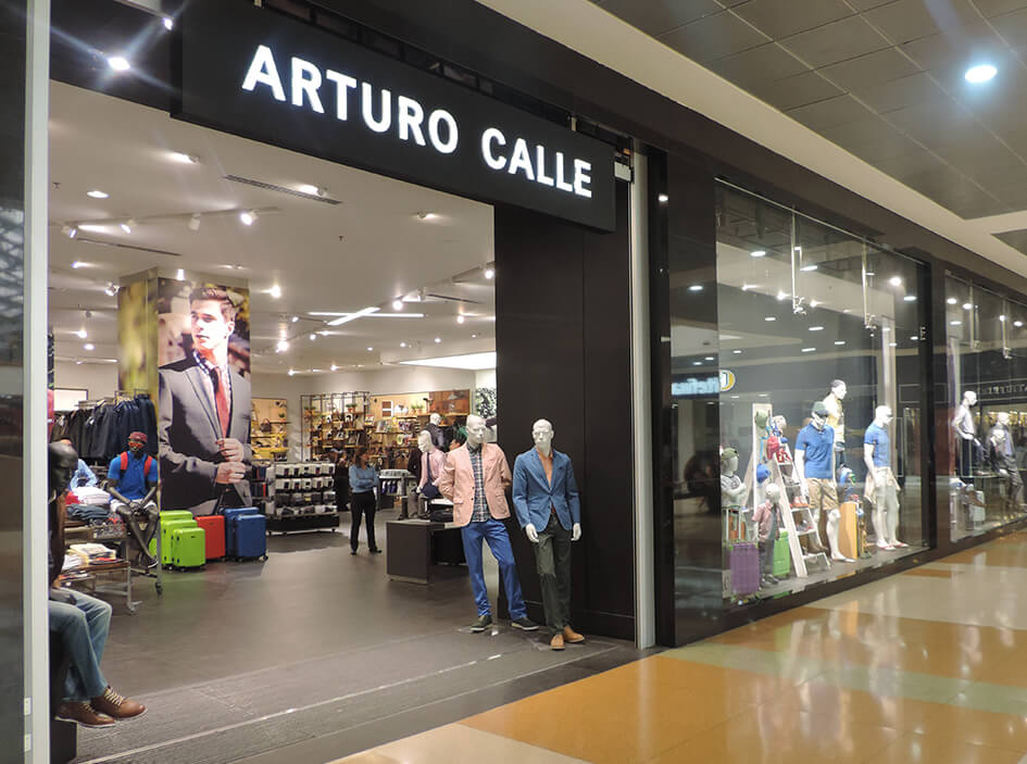 Tienda de ropa arturo calle sales